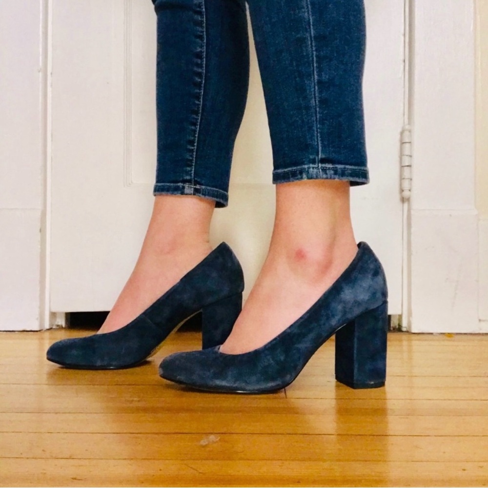 Bella Vita Navy Suede Heels